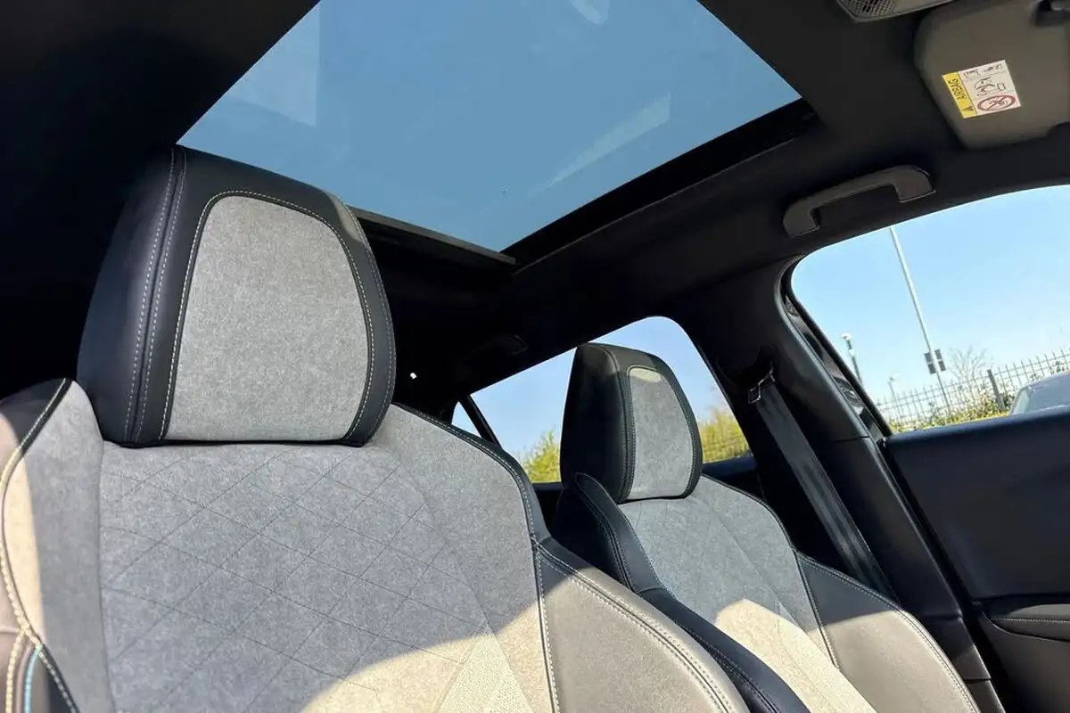 2021-peugeot-2008-suv-e-gt-premium-big-23