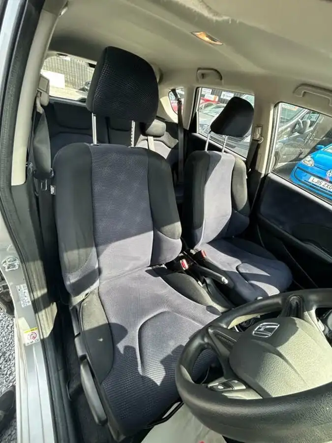 2013-honda-jazz-12-s-big-23