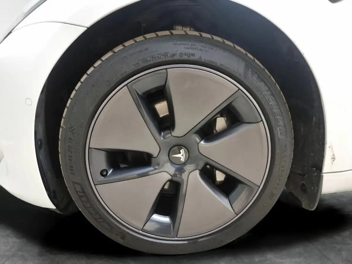 2022-tesla-model-3-e-long-range-big-28