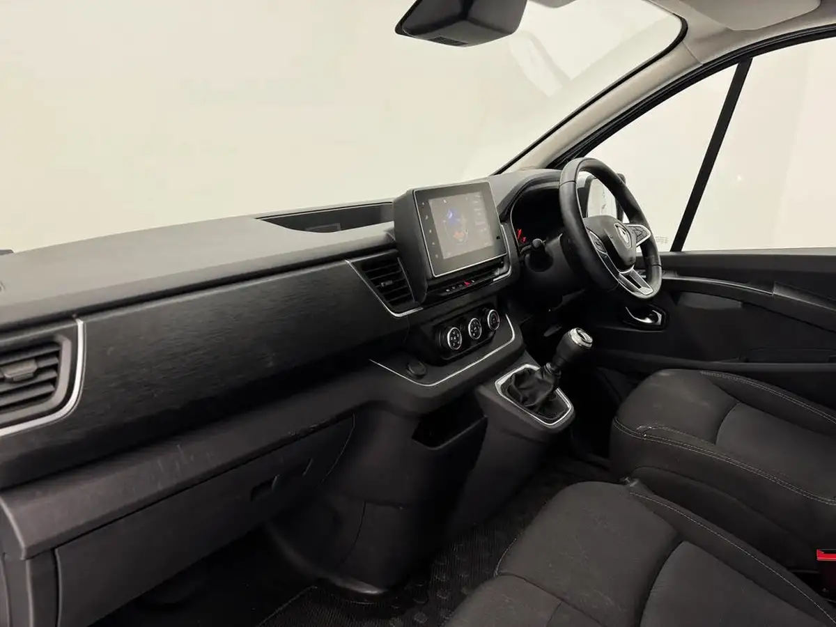 2022-renault-trafic-20dci-ll30-130-sport-big-10