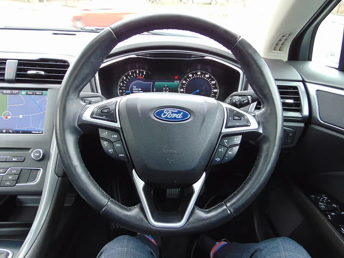 2016-ford-mondeo-20tdci-titanium-150ps-hatchback-big-24