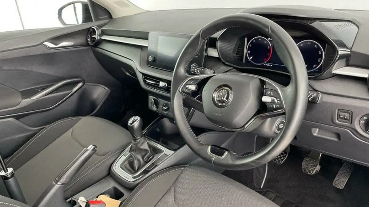 2022-skoda-fabia-10-mpi-colour-edition-big-5