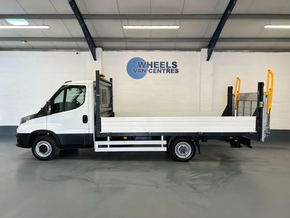 2023-iveco-daily-s-class-23td-35s14-3000-chassis-cab-big-1