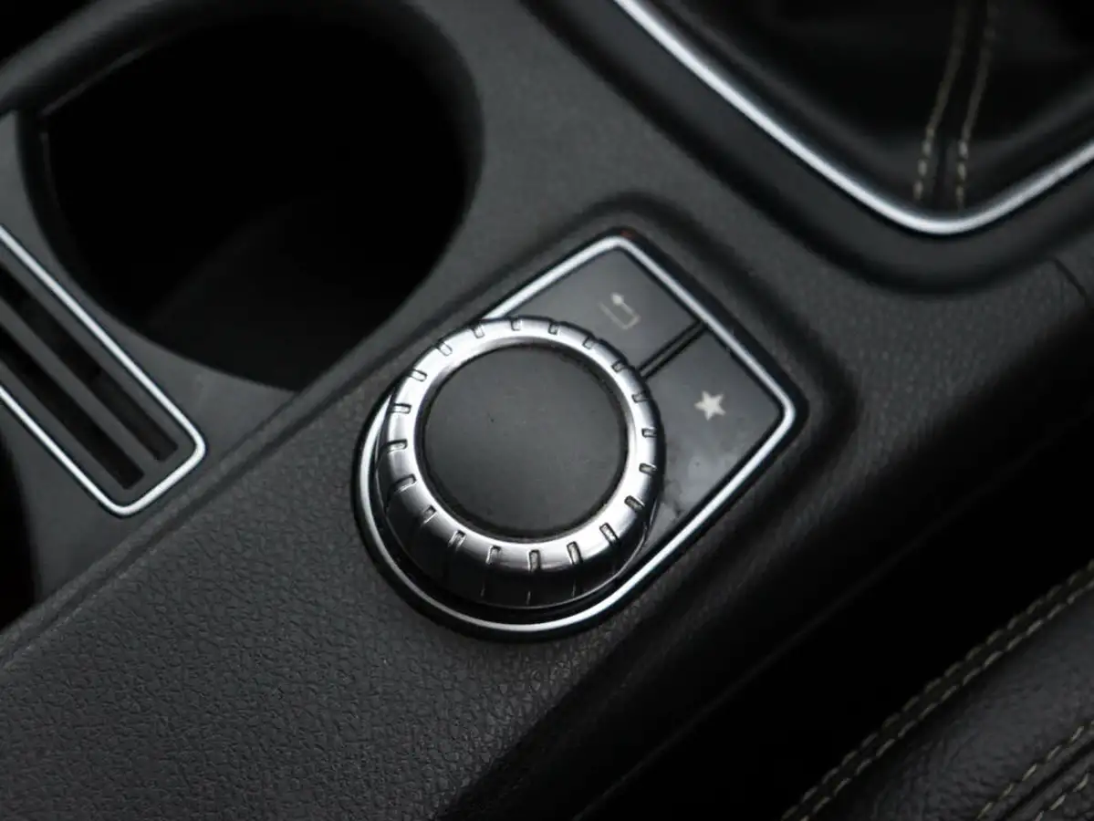 2019-mercedes-benz-gla-class-16-gla-180-urban-edition-big-26