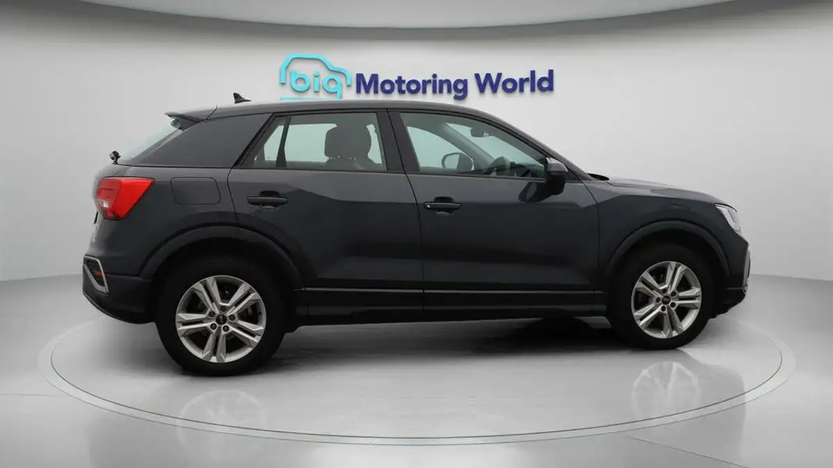 2022-audi-q2-10-30-tfsi-sport-big-8