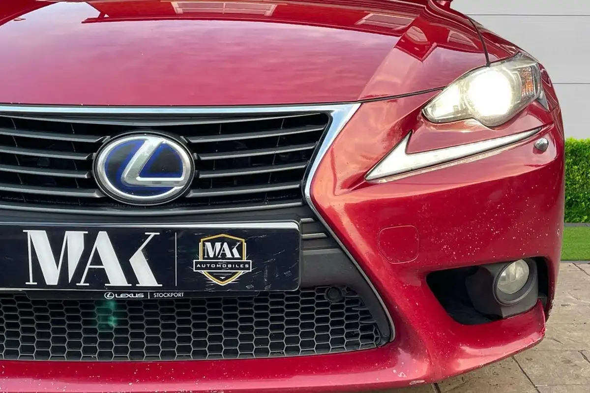 2014-lexus-is-300h-25-luxury-big-9
