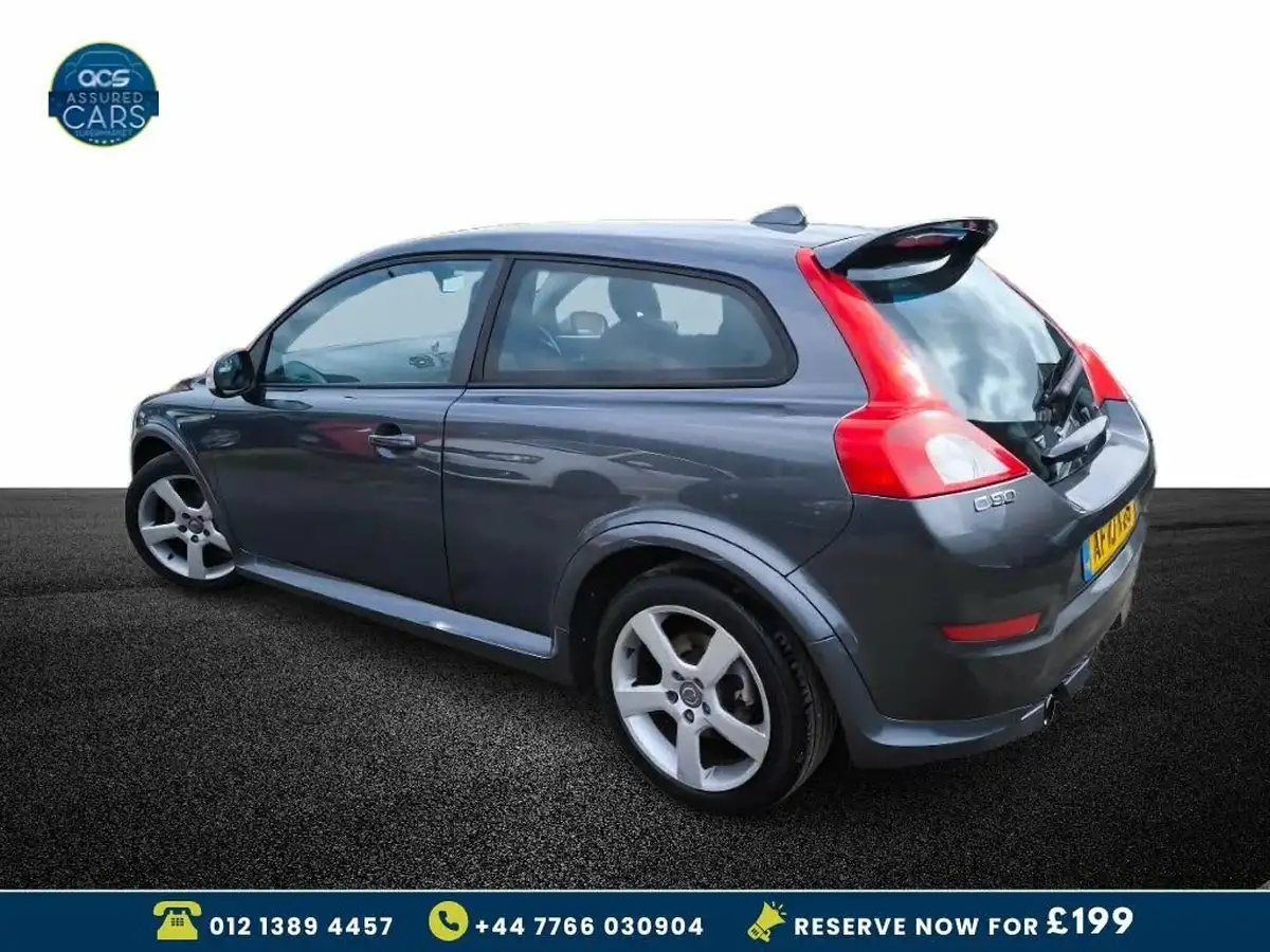 2010-volvo-c30-16-r-design-hatchback-3d-big-5