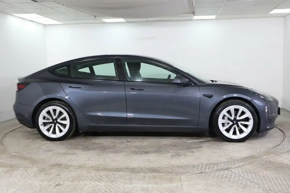 2021-tesla-model-3-e-long-range-awd-big-7