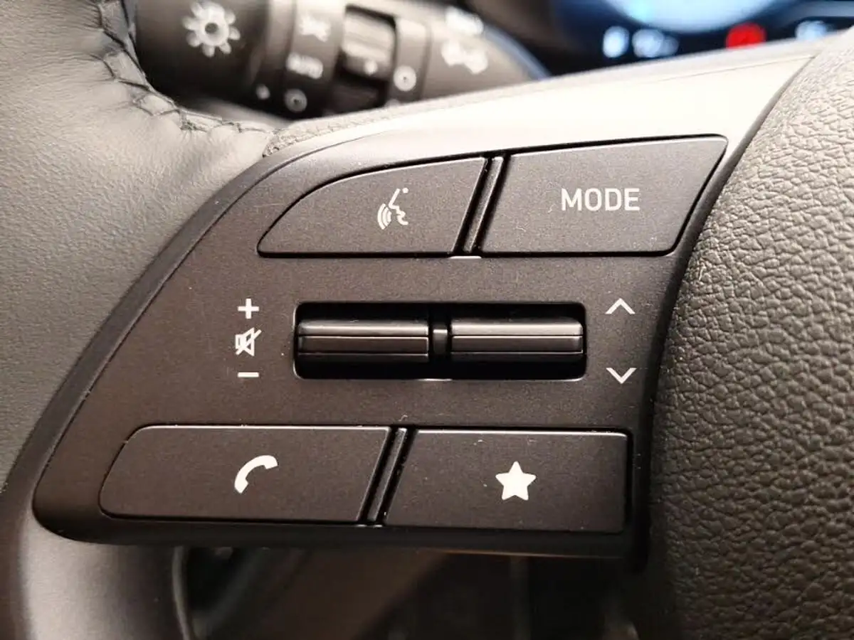 2025-hyundai-i20-10-t-gdi-premium-big-18