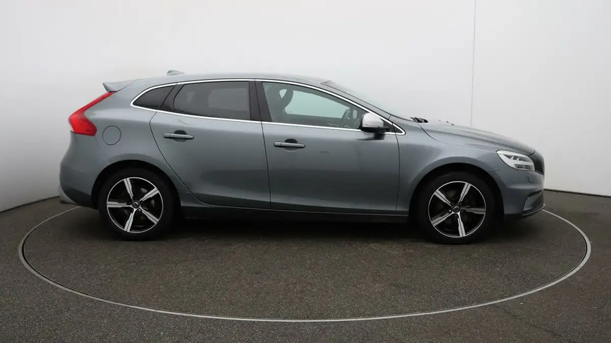 2019-volvo-v40-20-t3-r-design-edition-big-41