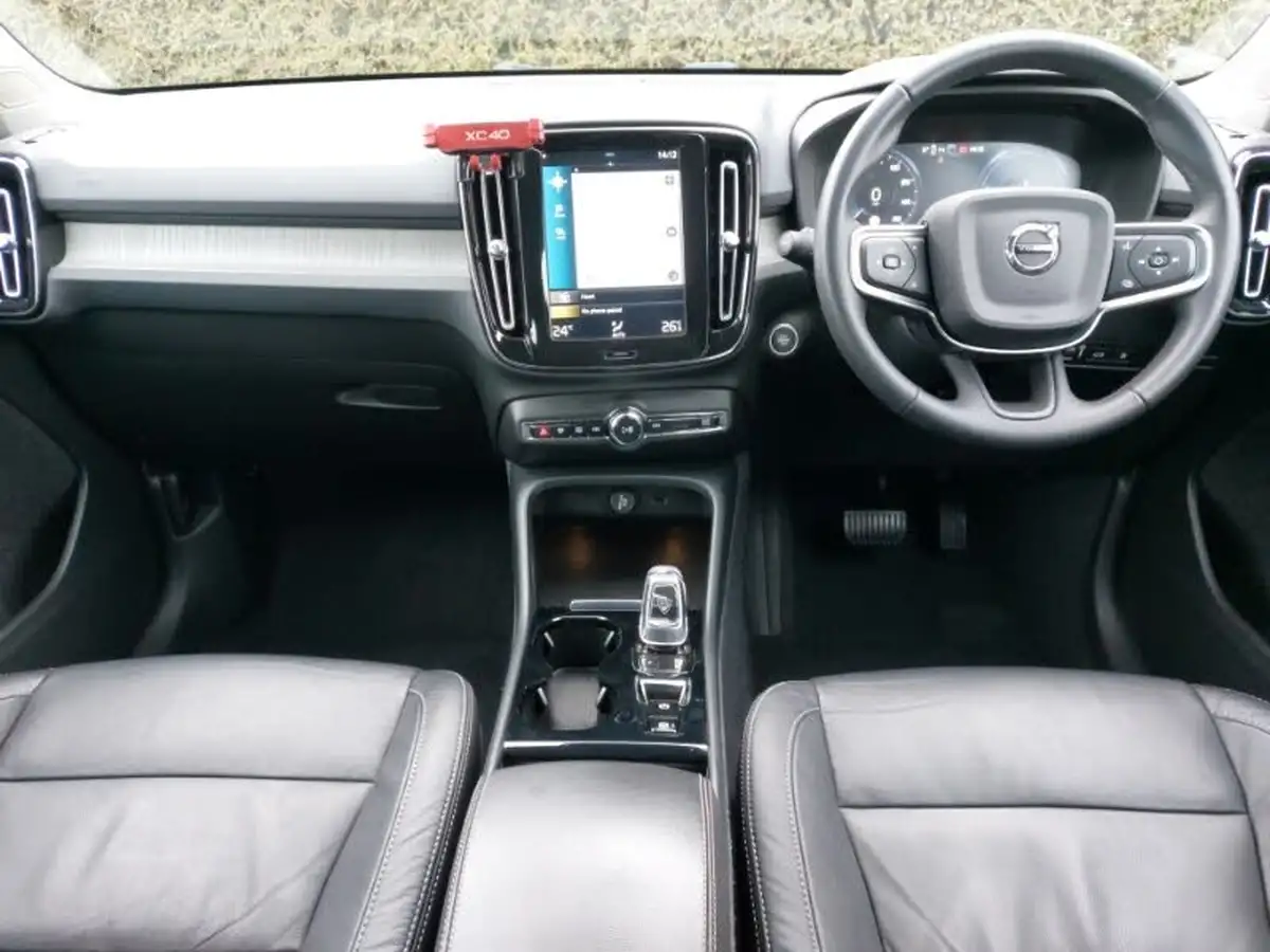 2021-volvo-xc40-15-t5-inscription-262bhp-big-2