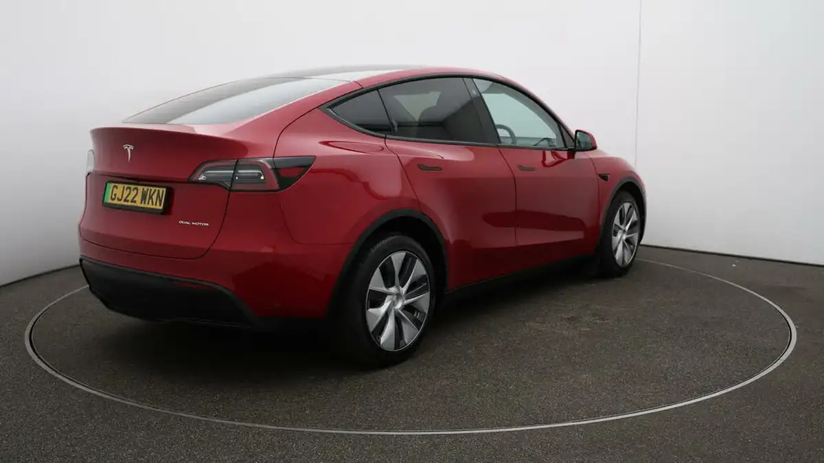 2022-tesla-model-y-e-long-range-big-45