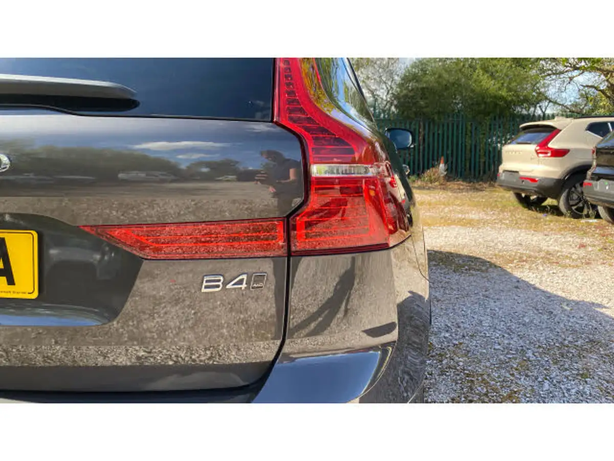 2021-volvo-xc60-20td-b4-r-design-awd-big-36