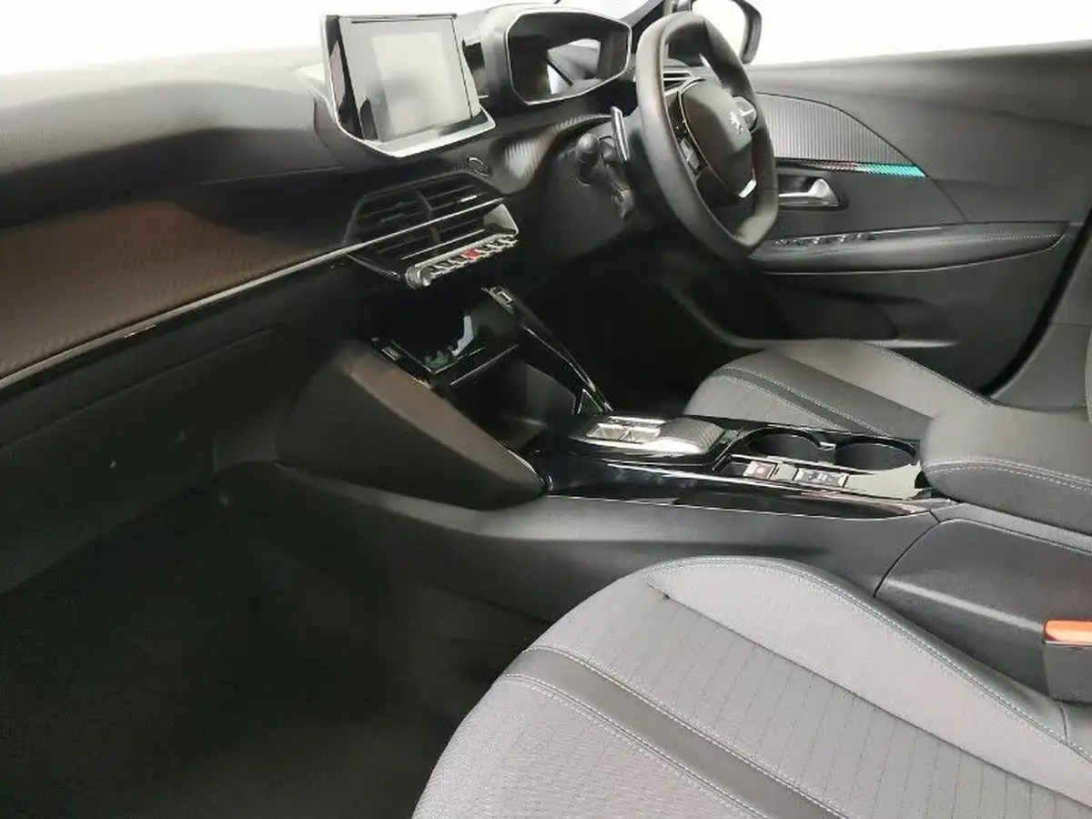 2023-peugeot-208-12-puretech-allure-premium-100ps-eat8-big-4