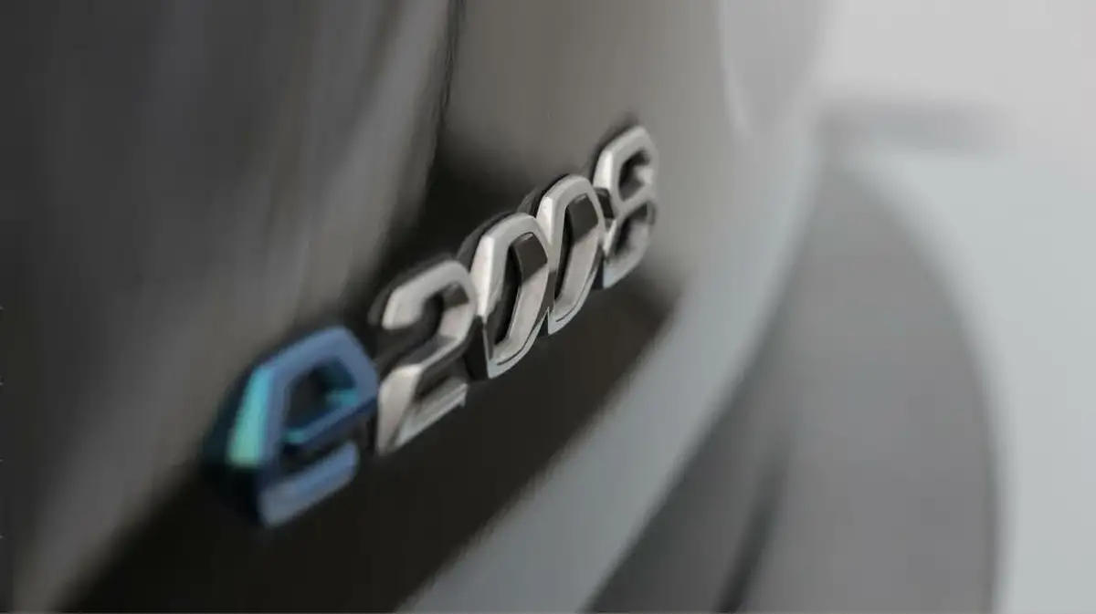 2023-peugeot-2008-suv-e-gt-136bhp-50kwh-station-wagon-big-1