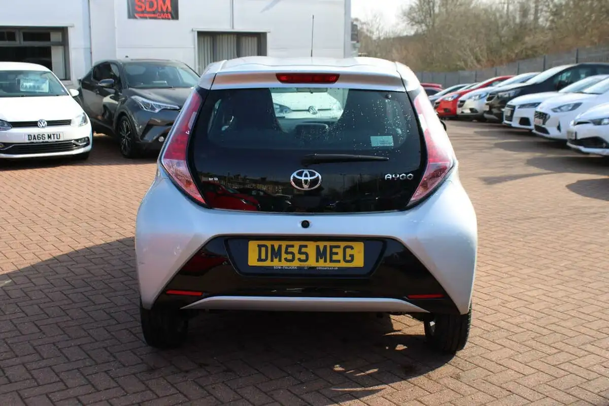 2016-toyota-aygo-10-vvt-i-x-pression-5d-x-shift-big-5