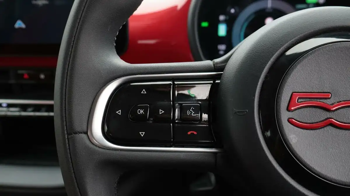 2021-fiat-500-e-red-117bhp-big-24