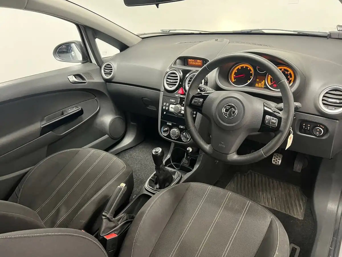 2014-vauxhall-corsa-12-3d-big-19