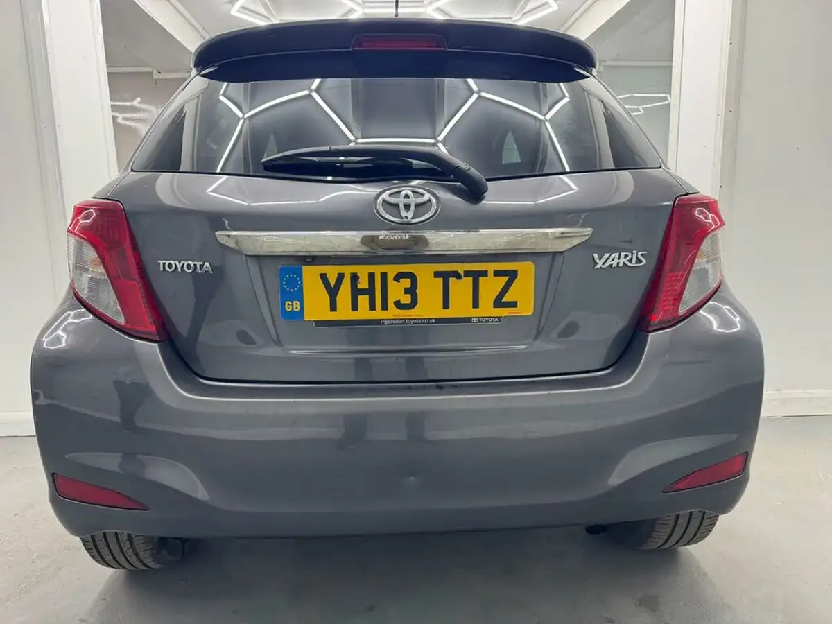 2013-toyota-yaris-133-sr-vvt-i-5d-big-4