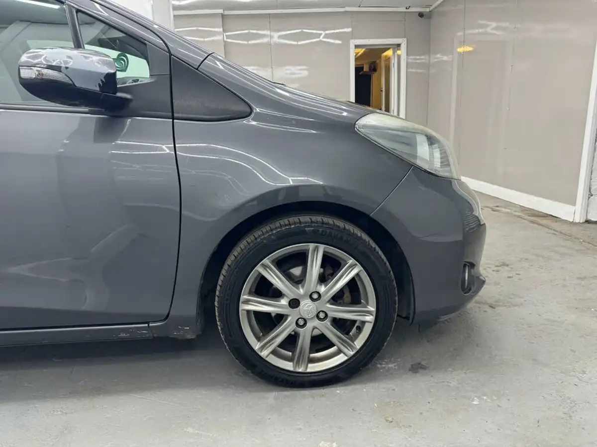 2013-toyota-yaris-133-sr-vvt-i-5d-big-32