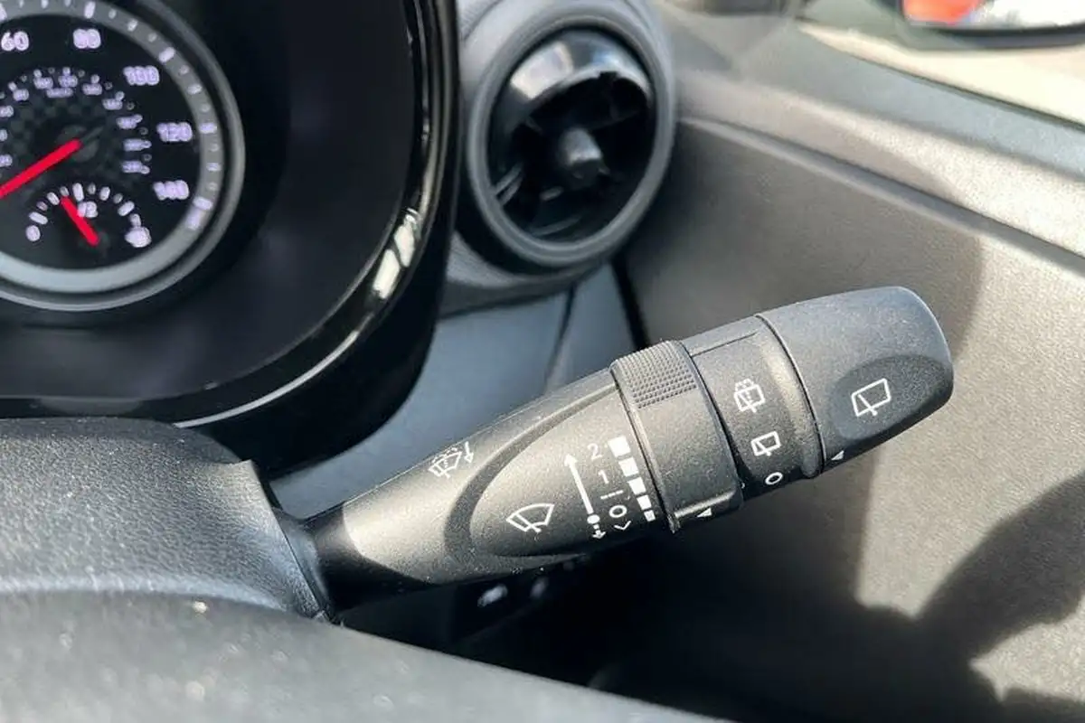 2021-hyundai-i10-12-se-connect-auto-big-14