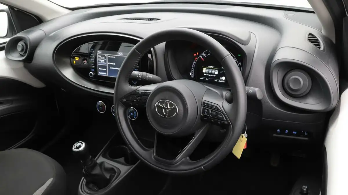 2022-toyota-aygo-x-10-vvt-i-pure-big-9