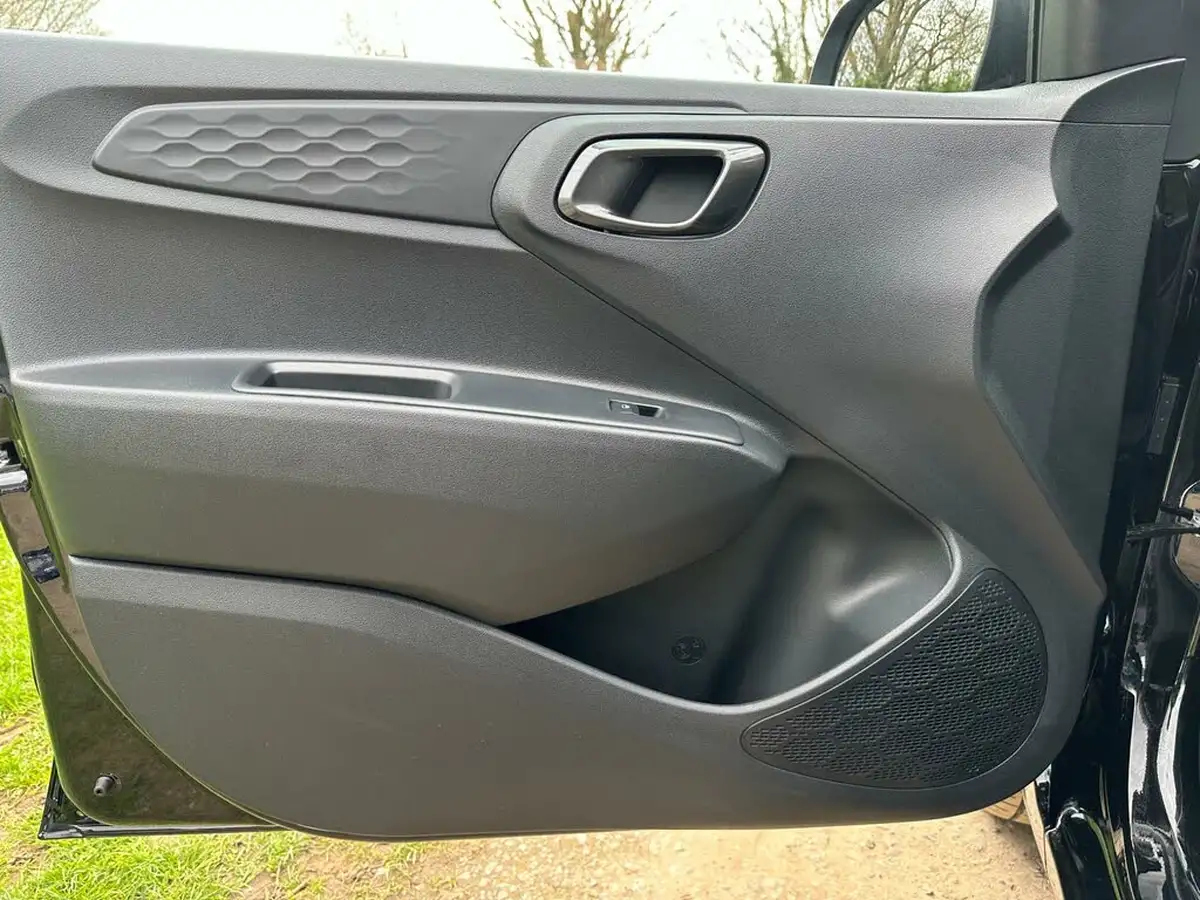 2024-hyundai-i10-12-premium-79ps-big-35