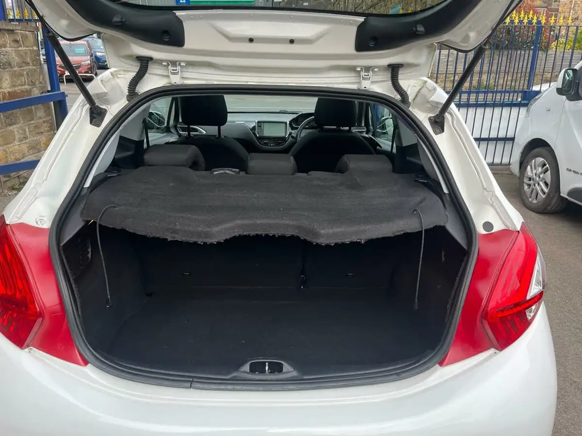 2014-peugeot-208-14td-style-14hdi-68bhp-3d-big-6