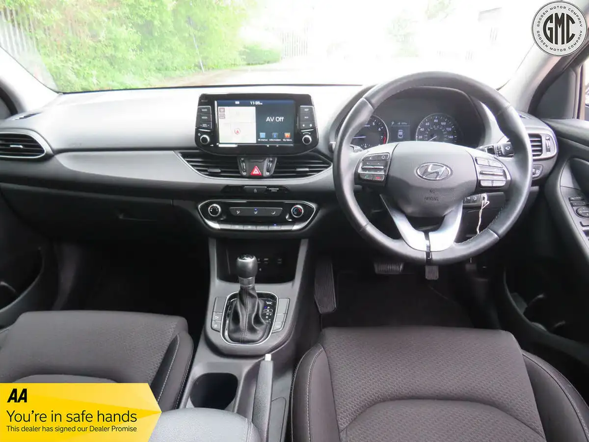 2018-hyundai-i30-14-t-gdi-se-nav-isg-fastback-dct-big-1