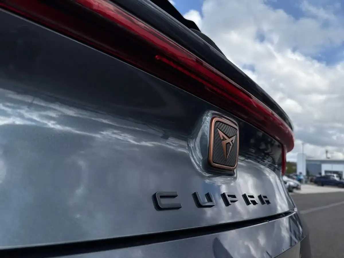 2024-cupra-leon-nf-15-etsi-v1-design-edition-hatchback-big-24