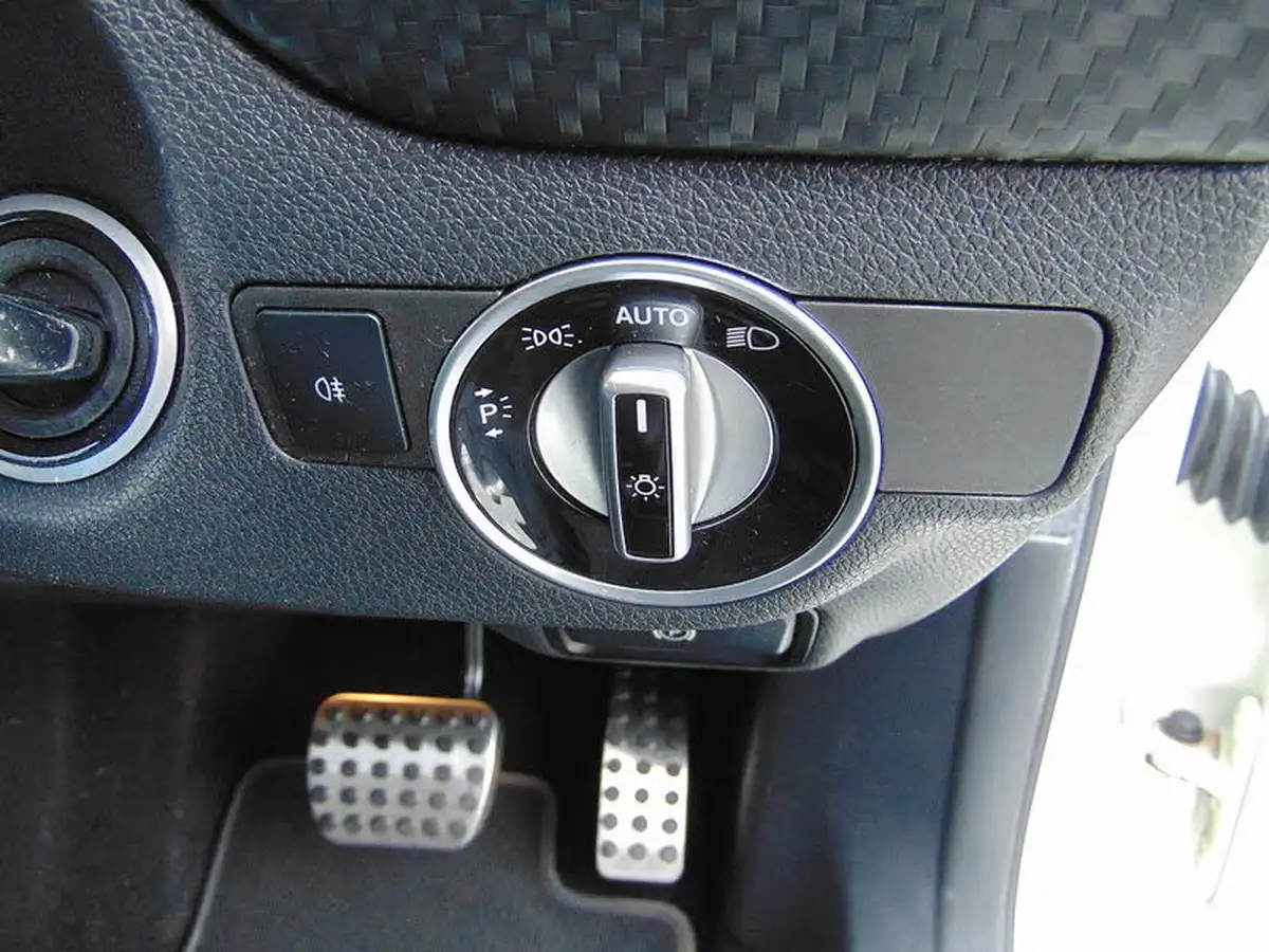 2015-mercedes-benz-a-class-16-a200-amg-line-premiumss-7g-dct-big-19