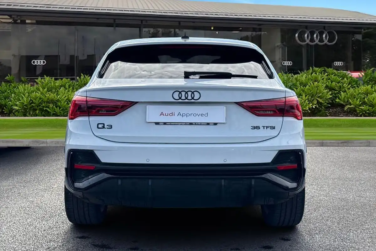 2024-audi-q3-15-35-tfsi-black-edition-sportback-s-tronic-big-3