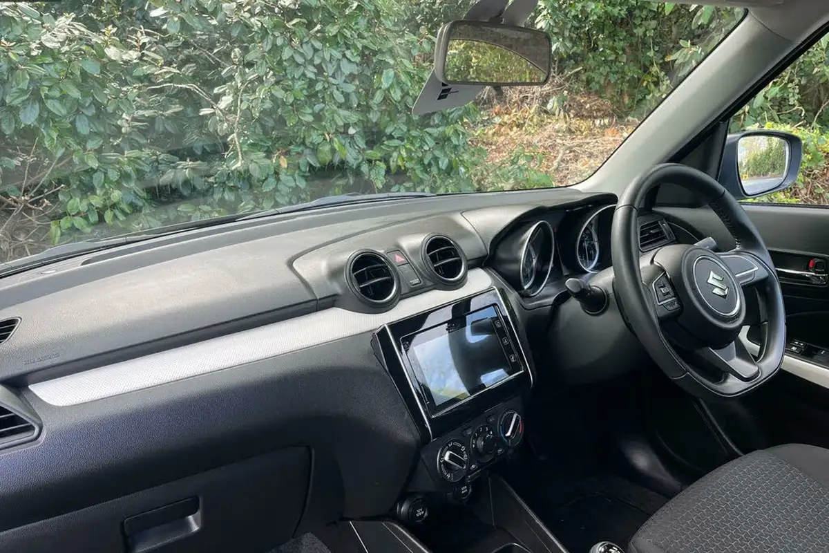 2020-suzuki-swift-12-dualjet-sz-t-90ps-1242cc-big-3