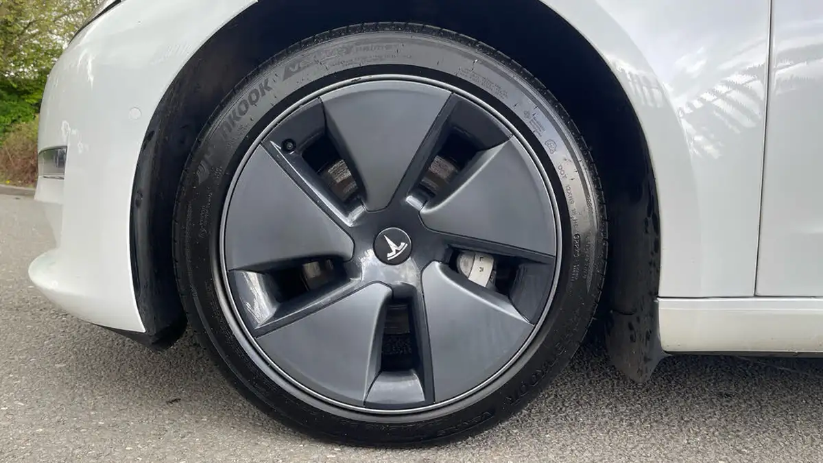 2021-tesla-model-3-e-long-range-awd-big-16