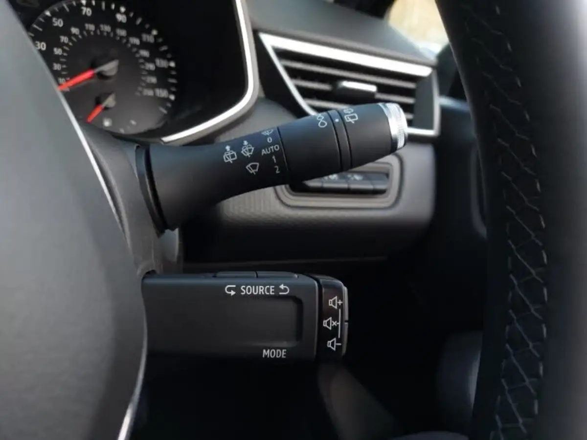 2021-renault-clio-10-tce-iconic-90ps-big-18