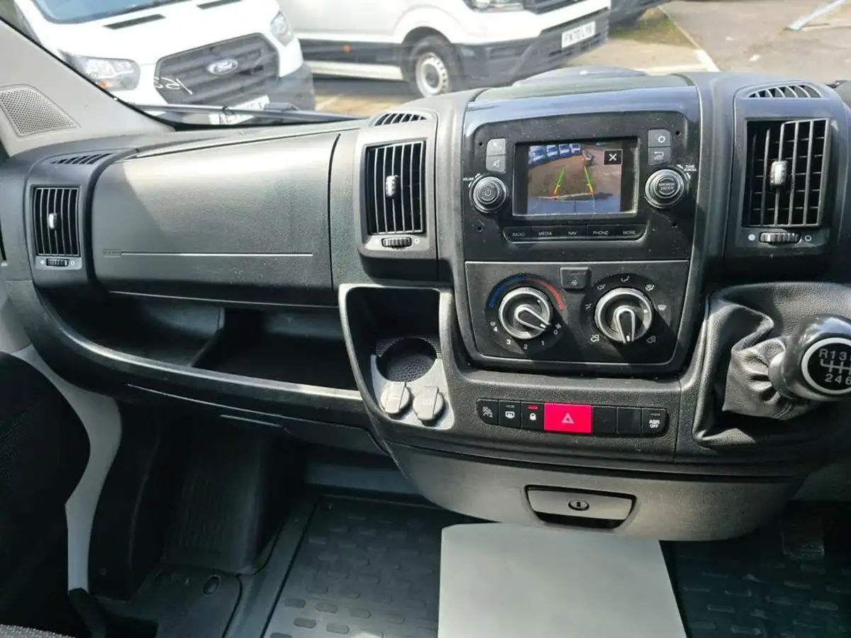2022-citroen-relay-22bluehdi-35-l3h2-enterprise-panel-big-13