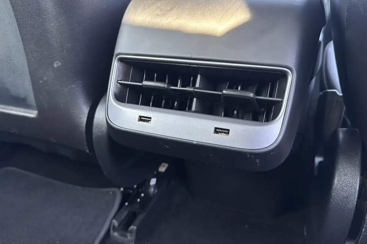 2020-tesla-model-3-e-long-range-big-29