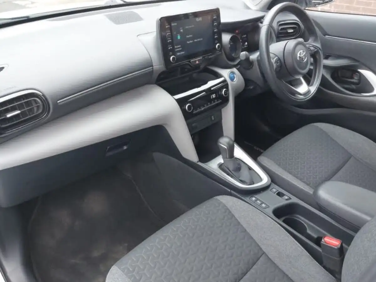 2022-toyota-yaris-cross-15-vvt-i-icon-big-4