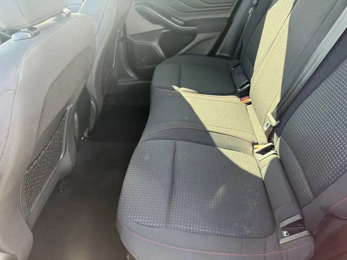 2019-ford-focus-10t-st-line-hatchback-big-22
