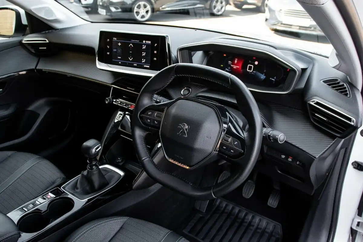 2020-peugeot-208-12-puretech-allure-100bhp-big-4
