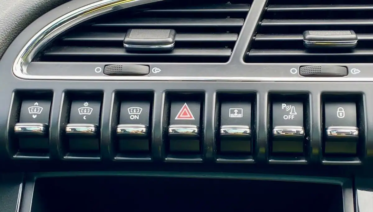 2016-peugeot-3008-crossover-16bluehdi-allure-big-36