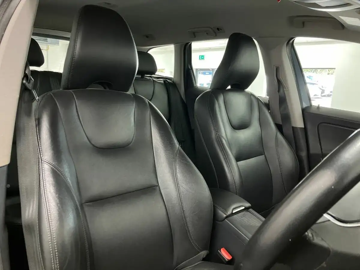 2016-volvo-xc60-20td-d4-se-lux-nav-big-22