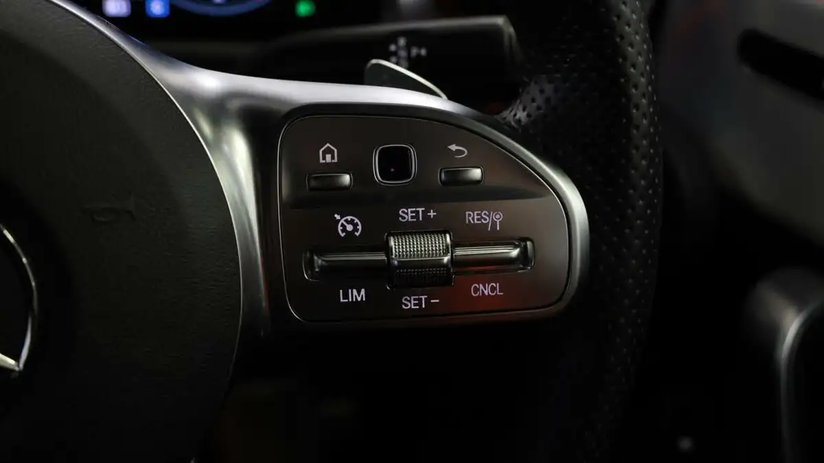 2022-mercedes-benz-a-class-20-a250-amg-line-premium-edition-saloon-4d-big-23