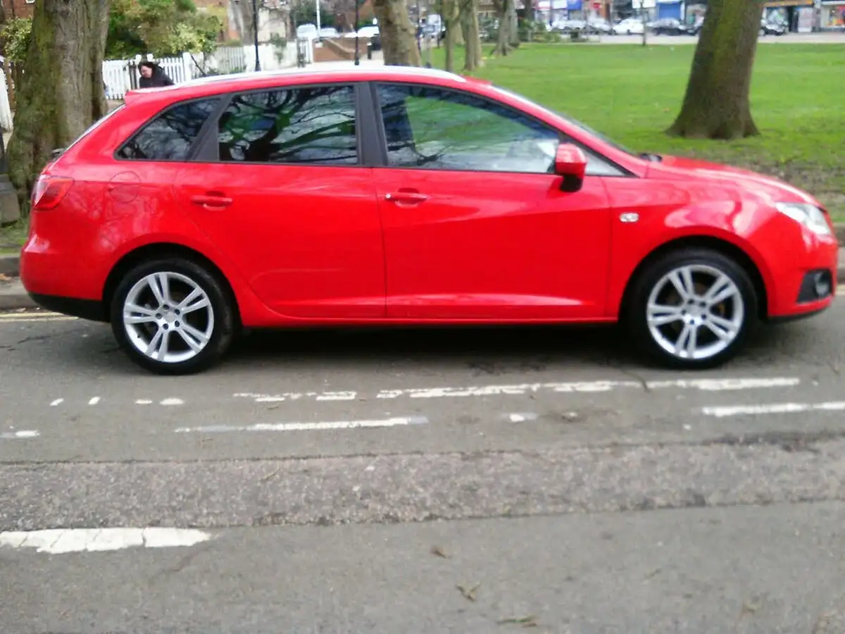 2010-seat-ibiza-14-se-85-estate-5d-big-21