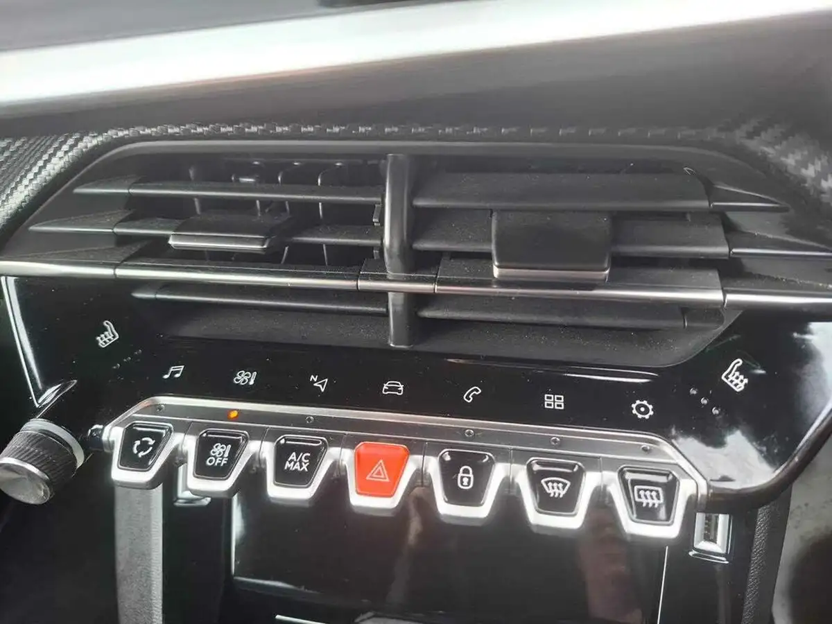 2022-peugeot-2008-suv-12-puretech-gt-big-28