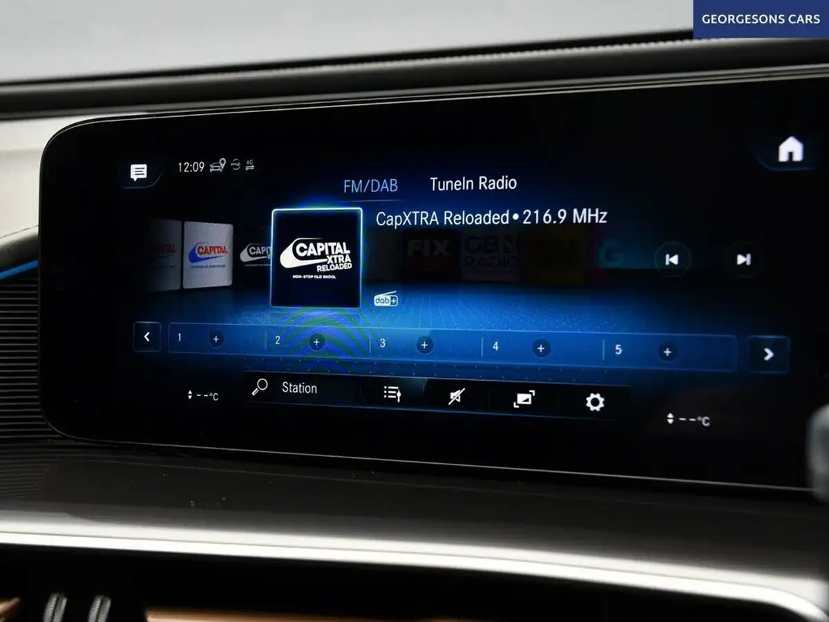 2021-mercedes-benz-eqc-e-eqc-400-amg-line-big-21