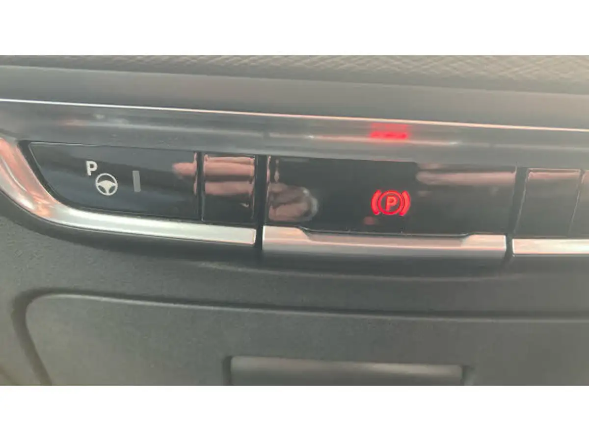 2016-citroen-grand-c4-picasso-16bluehdi-feel-eat6-big-23