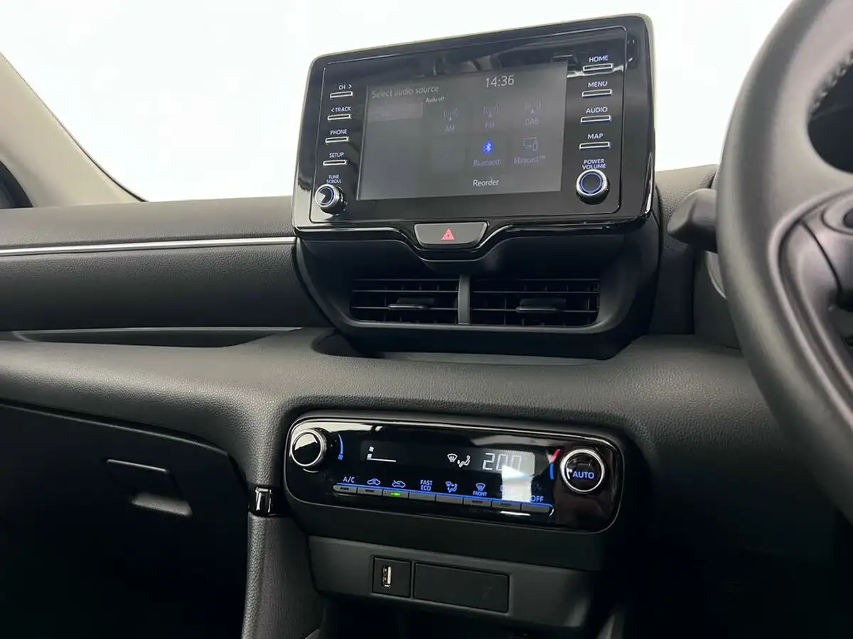 2022-toyota-yaris-15-vvt-i-icon-big-34