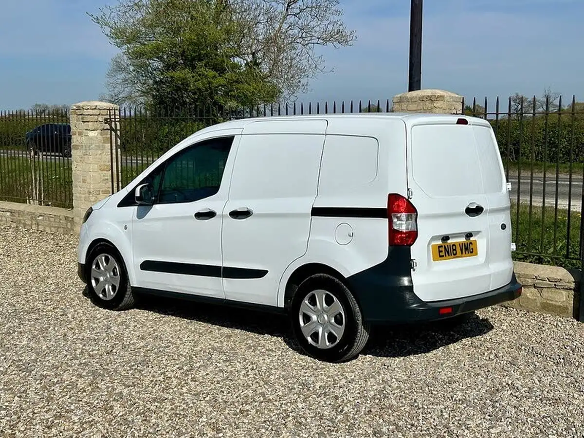 2018-ford-transit-courier-15tdci-trend-95pseu6-panel-big-13