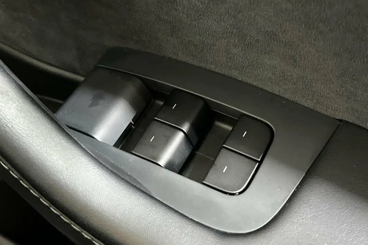 2020-tesla-model-3-e-long-range-big-27